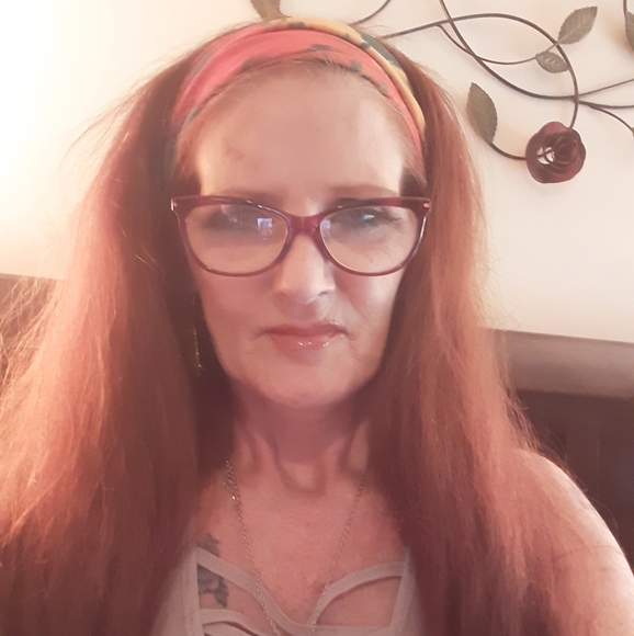 Meet your Posher, Jennifer - Picture 2 of 3